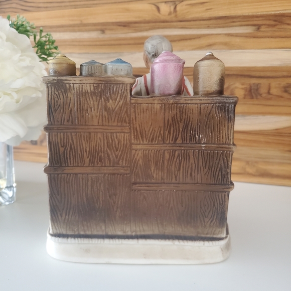 Vintage Shop Keeper, Candy Shop, Salesman,  Ceramic Figure Collectable Figurine - Picture 3 of 7